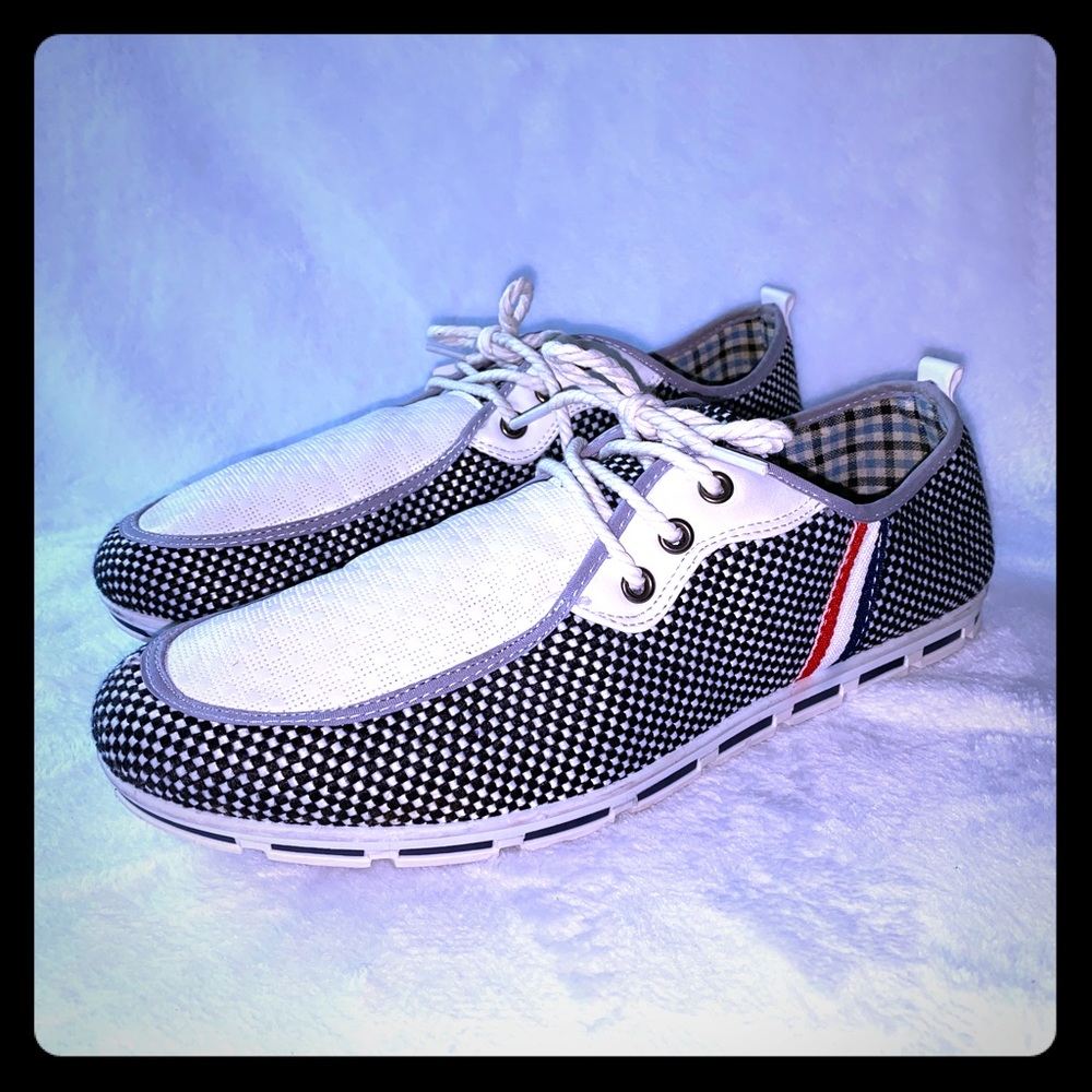 INSIDE | mens 9 white + navy low top laces sneaker